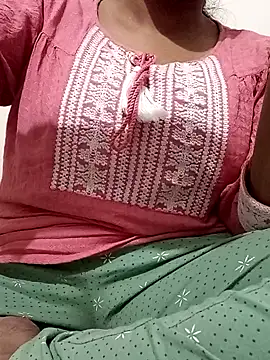 Snapshot of Tusha_001 chatting on 11-27-25, 10:37 Tusha 001 online show from 11-27-25, 10:37