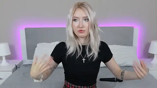 MarianeSun online show from 09-19-25, 04:05