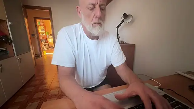 Snapshot of Pigna16PSRN chatting on 02-17-26, 08:11 Pigna16PSRN online show from 02-17-26, 08:11