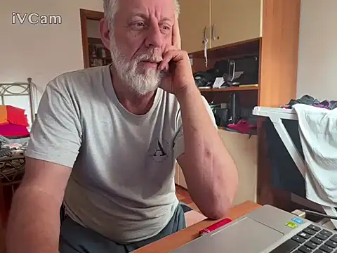 Snapshot of Pigna16PSRN chatting on 02-10-26, 03:00 Pigna16PSRN online show from 02-10-26, 03:00