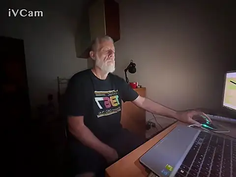 Snapshot of Pigna16PSRN chatting on 02-14-26, 09:15 Pigna16PSRN online show from 02-14-26, 09:15