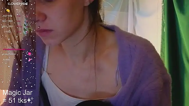 Snapshot of HoneyLem0n chatting on 10-19-25, 04:04 HoneyLem0n online show from 10-19-25, 04:04