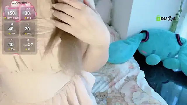 liuruyuan888 online show from 11-12-25, 03:32