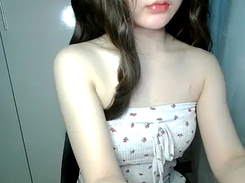 Snapshot of Annabelle-e chatting on 07-07-26, 01:30 Annabelle-e online show from 07-07-26, 01:30