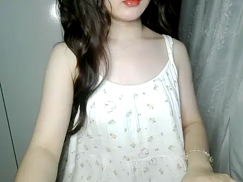 Snapshot of Annabelle-e chatting on 06-18-26, 06:46 Annabelle-e online show from 06-18-26, 06:46