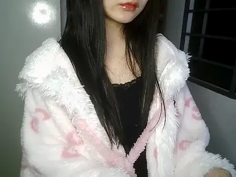 Snapshot of Annabelle-e chatting on 11-18-25, 09:18 Annabelle-e online show from 11-18-25, 09:18