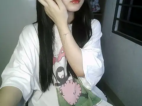 Snapshot of Annabelle-e chatting on 10-10-25, 05:36 Annabelle-e online show from 10-10-25, 05:36