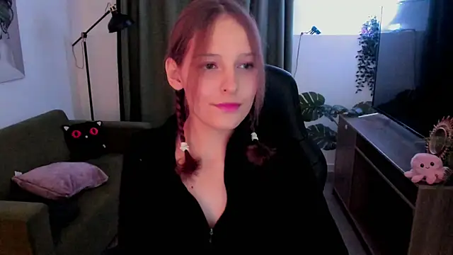 Snapshot of JenniferKiim chatting on 10-15-25, 12:02 JenniferKiim online show from 10-15-25, 12:02