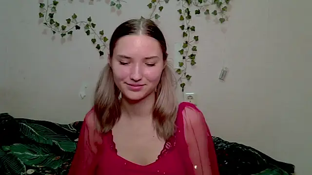  kikiclark   online show from 11-01-25, 08:57