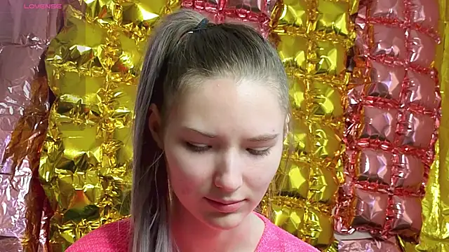  kikiclark   online show from 04-19-26, 01:23