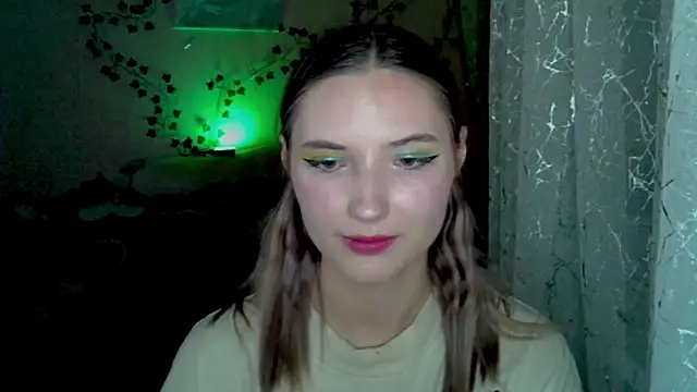  kikiclark   online show from 11-14-25, 10:24