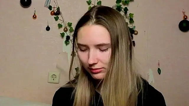  kikiclark   online show from 01-31-26, 08:51