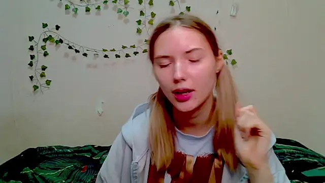  kikiclark   online show from 11-27-25, 08:53