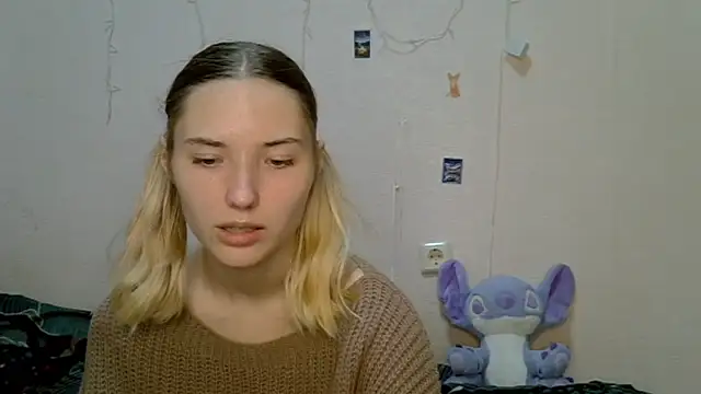 Snapshot of _kikiclark__ chatting on 09-08-25, 08:19 kikiclark online show from 09-08-25, 08:19