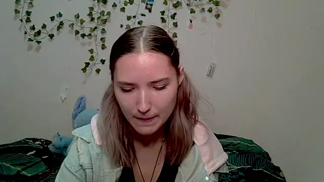  kikiclark   online show from 10-25-25, 08:53