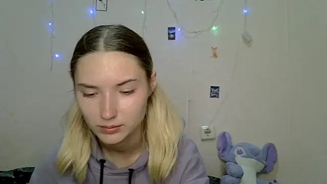 Snapshot of _kikiclark__ chatting on 09-14-25, 08:42 kikiclark online show from 09-14-25, 08:42