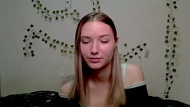  kikiclark   online show from 11-09-25, 04:11