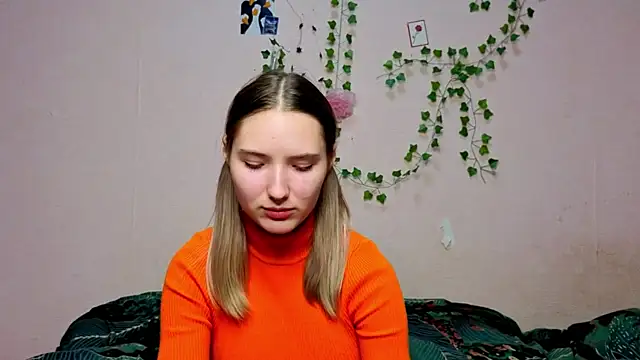  kikiclark   online show from 12-19-25, 08:55