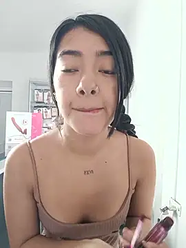 Lucianaa Guerra online show from 05-21-26, 01:41