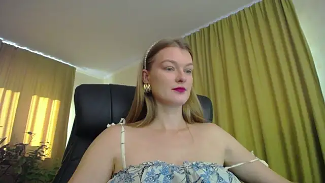 MysticVenus  online show from 10-19-25, 09:45