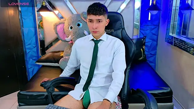 Snapshot of Kygo_Williams chatting on 10-15-25, 07:16 Kygo Williams online show from 10-15-25, 07:16