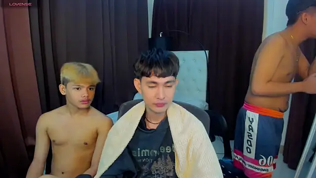 xxxhugecocktwinkxxx online show from 10-24-25, 05:45