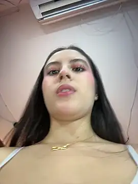Snapshot of Juanita-Diaz chatting on 05-21-26, 08:39 Juanita-Diaz online show from 05-21-26, 08:39