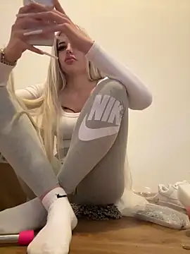 Snapshot of Steffi_Snowbunny chatting on 09-16-25, 02:18 Steffi Snowbunny online show from 09-16-25, 02:18