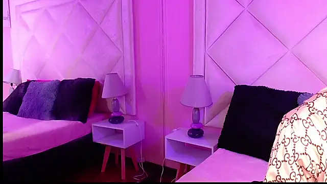 Miaa Smithh   online show from 11-29-25, 11:10