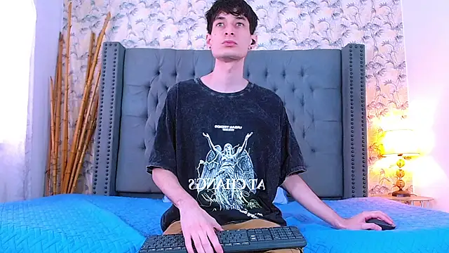 Luke Carter online show from 11-20-25, 01:01