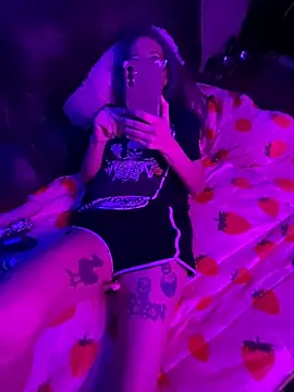 Snapshot of mmmminaDarling chatting on 02-26-26, 04:45 mmmminaDarling online show from 02-26-26, 04:45