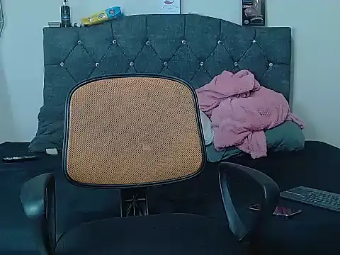 Snapshot of logan_willyams_ chatting on 10-19-25, 08:22 logan willyams online show from 10-19-25, 08:22