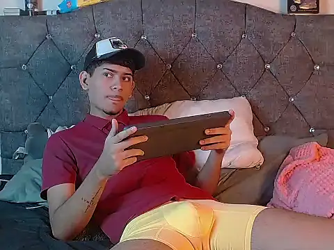 Snapshot of logan_willyams_ chatting on 10-21-25, 09:36 logan willyams online show from 10-21-25, 09:36