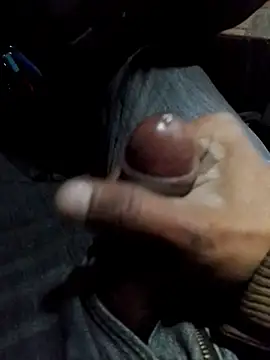 Snapshot of Calivazil chatting on 12-22-25, 05:29 Calivazil online show from 12-22-25, 05:29