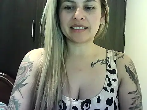 Valery  Rouse  online show from 11-11-25, 03:45