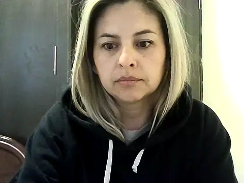 Snapshot of Valery__Rouse_ chatting on 10-19-25, 02:20 Valery Rouse online show from 10-19-25, 02:20