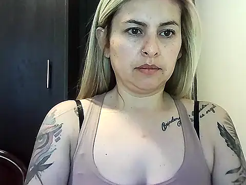 Snapshot of Valery__Rouse_ chatting on 10-10-25, 03:02 Valery Rouse online show from 10-10-25, 03:02