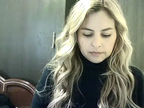 Snapshot of Valery__Rouse_ chatting on 10-01-25, 08:24 Valery Rouse online show from 10-01-25, 08:24