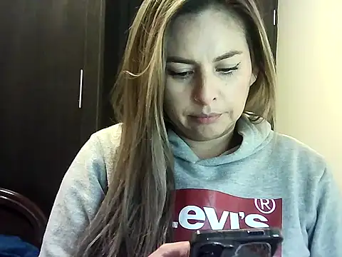 Valery  Rouse  online show from 01-17-26, 03:32