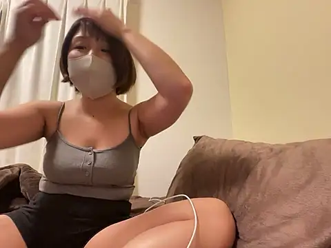 Snapshot of omuomurice chatting on 01-11-26, 02:13 omuomurice online show from 01-11-26, 02:13