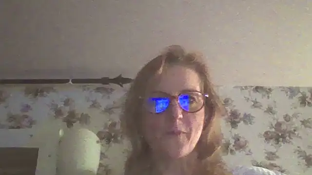 Valinella online show from 12-16-25, 04:11