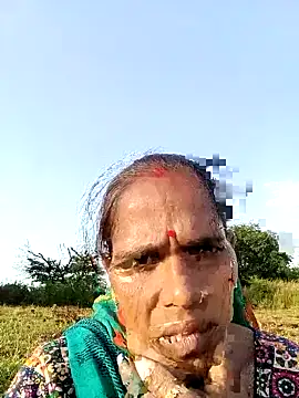 Snapshot of Hot-honi chatting on 10-10-25, 11:33 Hot-honi online show from 10-10-25, 11:33