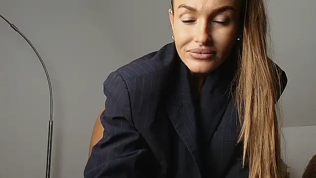 Snapshot of SashaSilk chatting on 09-21-25, 10:15 SashaSilk online show from 09-21-25, 10:15