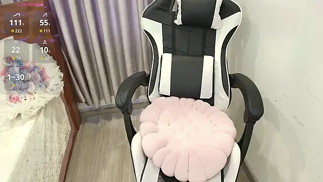 Snapshot of Bae_Gigii chatting on 11-28-25, 12:44 Bae Gigii online show from 11-28-25, 12:44