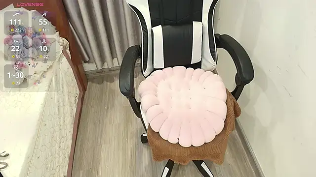 Snapshot of Bae_Gigii chatting on 12-15-25, 12:27 Bae Gigii online show from 12-15-25, 12:27