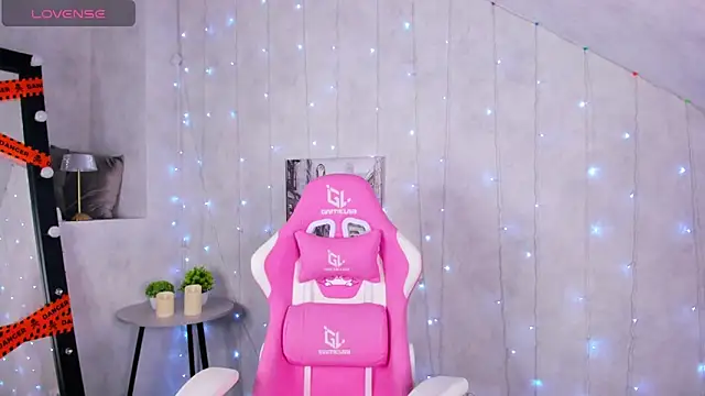 Lynn Martin online show from 10-31-25, 01:02