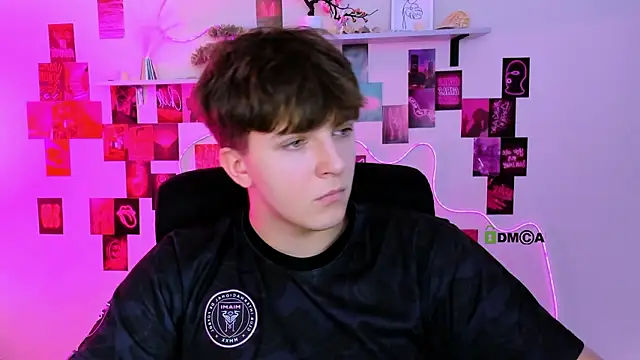 travis wolf  online show from 03-25-26, 09:52