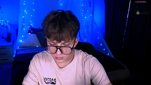 travis wolf  online show from 11-24-25, 07:58