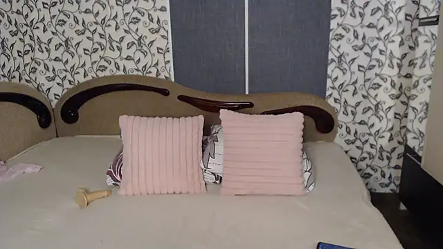 Snapshot of AmoraLuv chatting on 05-07-26, 03:15 AmoraLuv online show from 05-07-26, 03:15