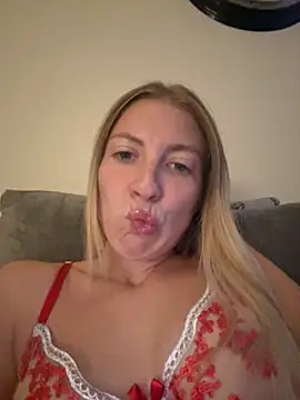 Snapshot of CheekyChelseaX chatting on 10-01-25, 05:50 CheekyChelseaX online show from 10-01-25, 05:50